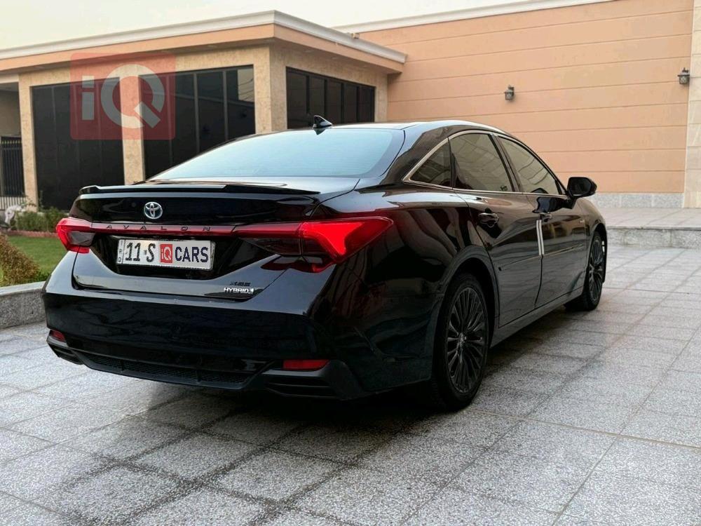 تويوتا أفالون